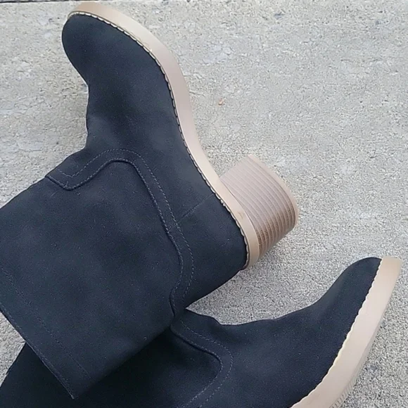 NEW! LOFT Black Faux Suede Chunky Heel Pull On Ankle Boots. - Picture 5 of 6
